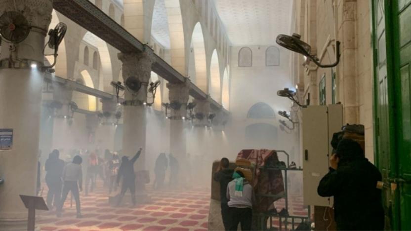 Zêdetirî 100 kes li mizgefta El-Eqsayê ya Qudsê birîndar bûn