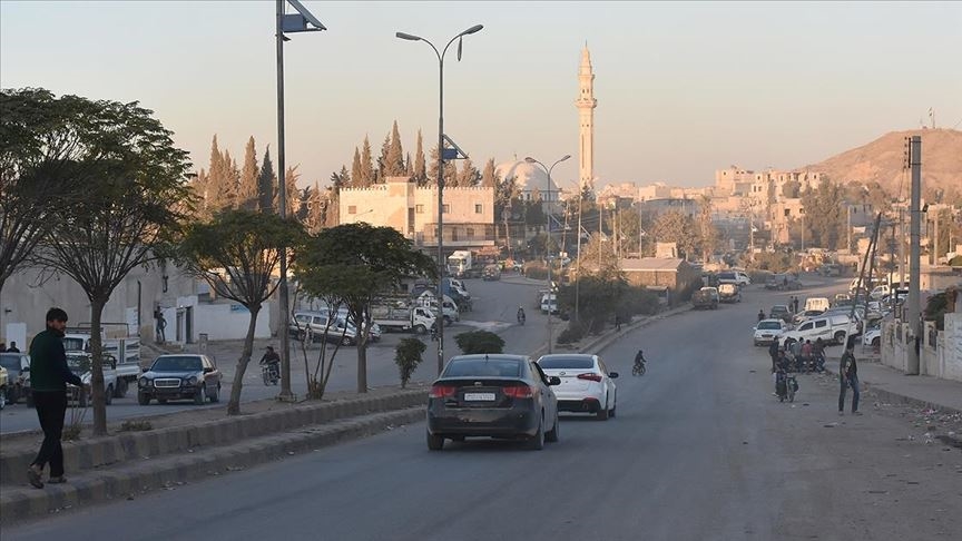 Çekdarên girêdayî Tirkiyê jineke Efrînî li Ezazê revandin