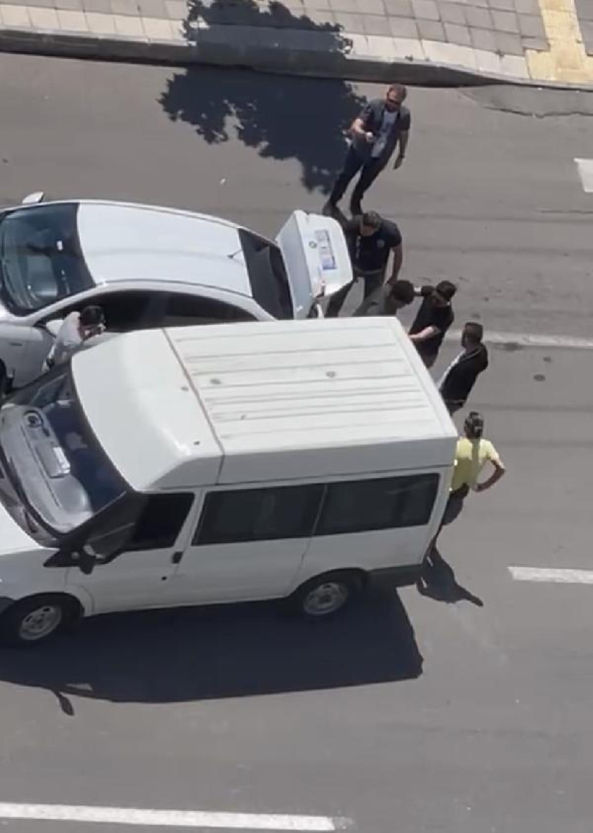 Li Diyarbekirê polîs di otomobîlekî de 16 koçberên qaçax girt