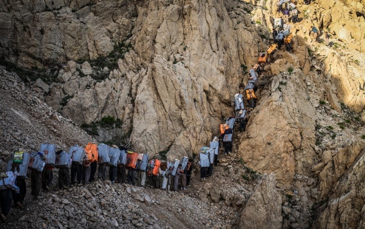 Pasdarên Îranê êrîsî ser karwaneke Kolberên Kurd kirin: Kustî û birîndar hene