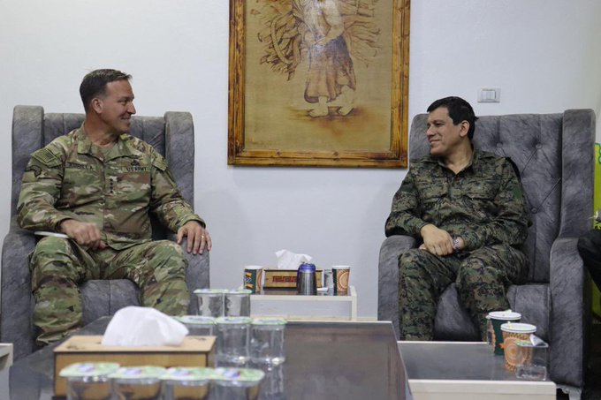 Mezlûm Ebdî û Fermandarê Gistî yê CENTCOMê civiyan