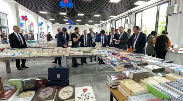 Li Çewligê, pistî 3 salan, pêsangeha pirtûkan hat vekirin