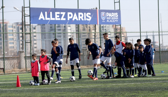 Tîma PSGê li Diyarbekirê akademiya futbolê vekir