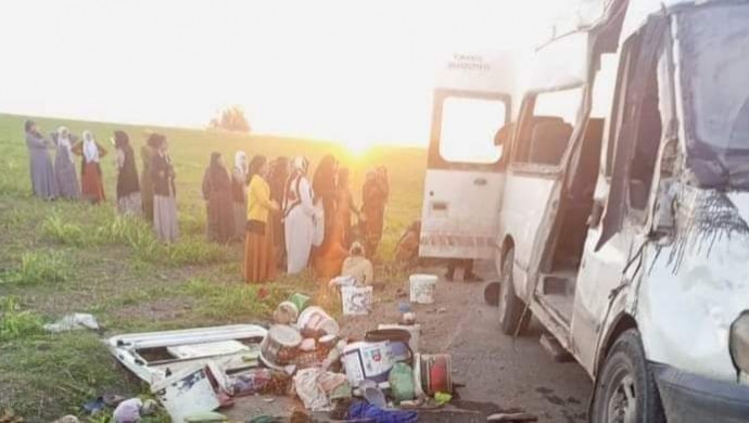 Dolmîsa karkerên çandiniyê tê de bûn qelibî: 2 karkeran can dan