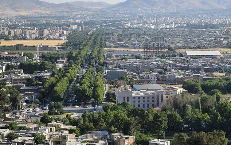 Li Kirmasanê 3 keçên ku li ser pirekê dîlan girtibûn hatin girtin