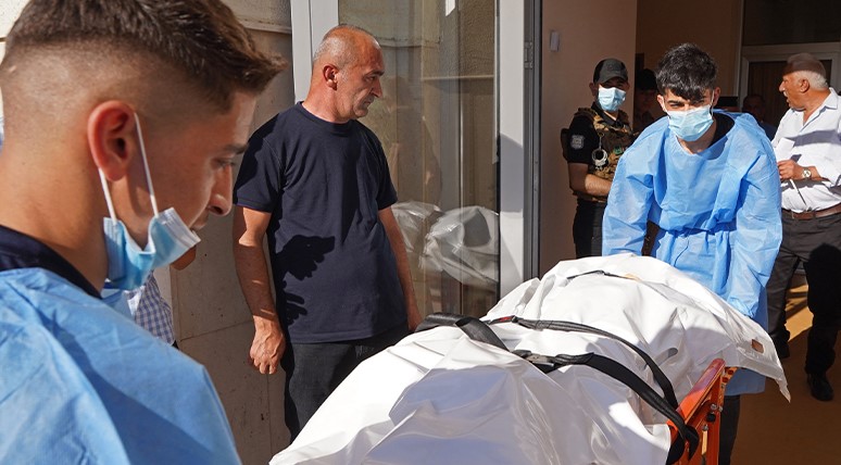 Meytên her neh welatiyên di encama êrîsa Tirkiyê de hatin kustin ber bi cihên xwe ve tên birêkirin