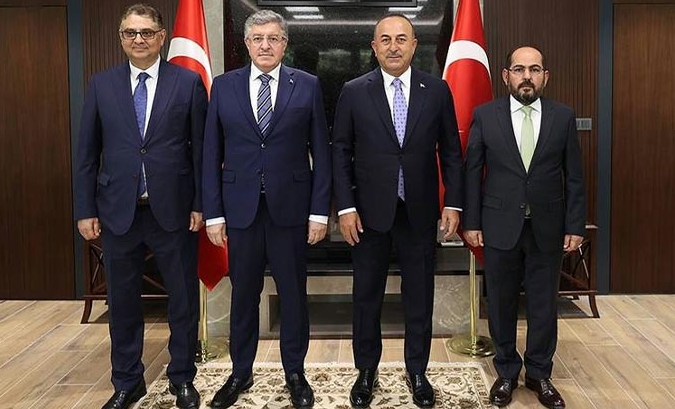 Çavusoglu pistî daxuyaniya 'lihevanîna bi rejîmê' re cara yekem bi Îtilafa Sûriyê re civiya