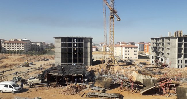 Li bajarê Meletiyê di însaatê de vinç wergeriya: 3 mirî û 2 birîndar