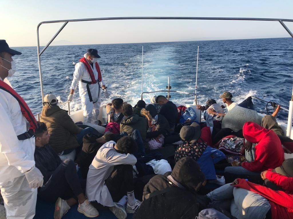 Di nav Deryaya Egeyê de meytê 6 koçberan hatin dîtin