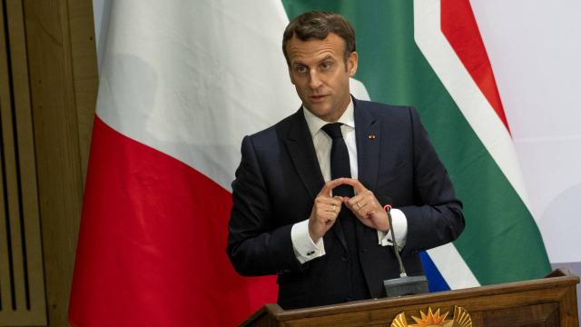 Macron cara duyem serdana Cezayîrê dike