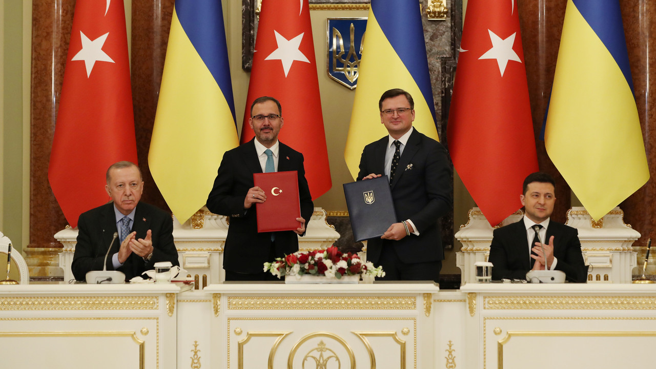 Tirkiye û Ûkrayna peymana avakirina avahiyên bingehîn yên Ûkraynayê îmze kirin