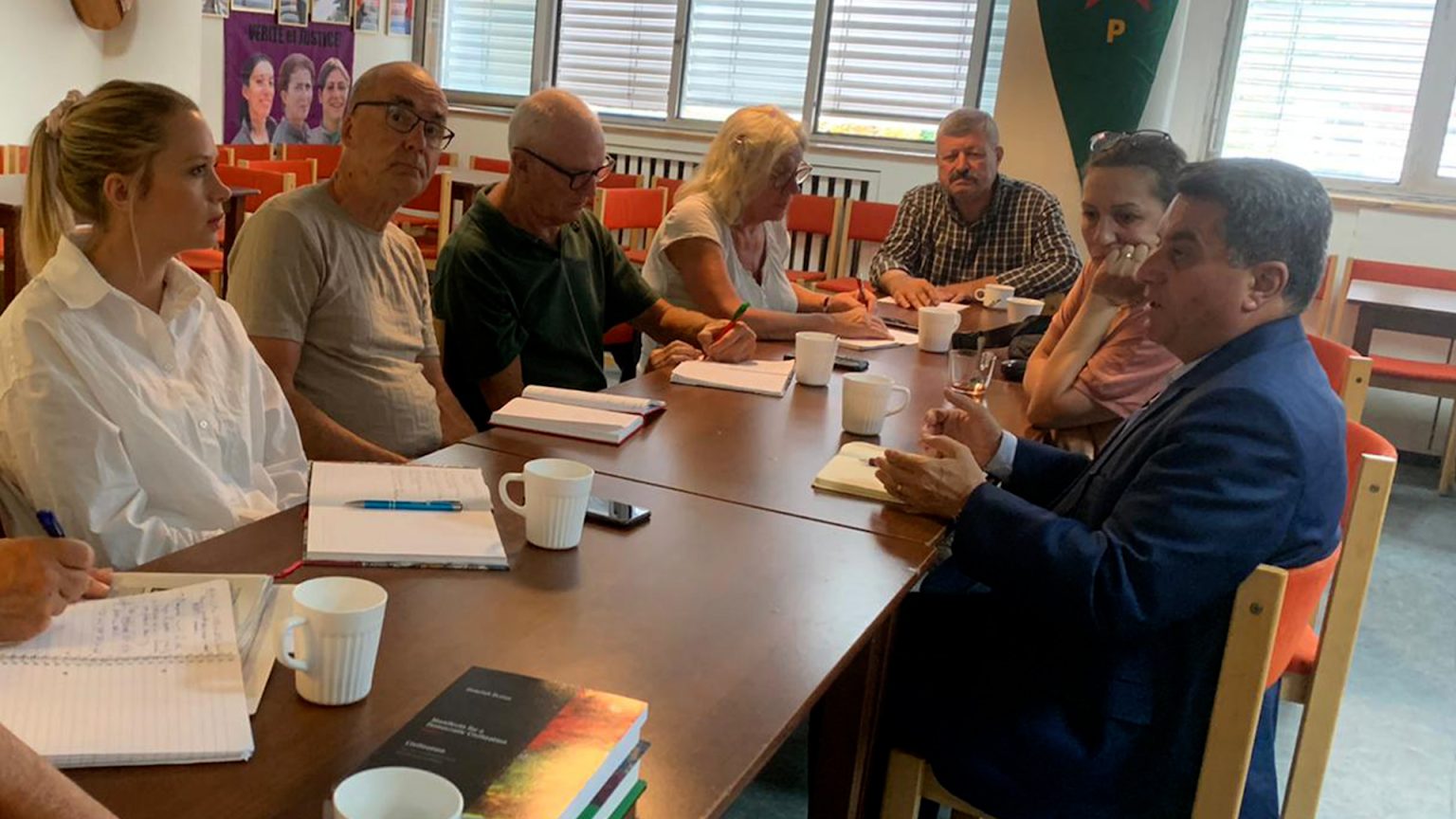 ???????Nûnerên Rêveberiya Xweser bi Rêxistina Pistgiriya Kurdistanê ya Norwêcê re civiyan