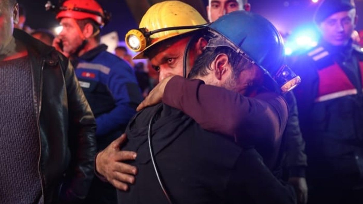 Li ser qeza di madenê ya Bartina Tirkiyê 25 kesan xistin binçav