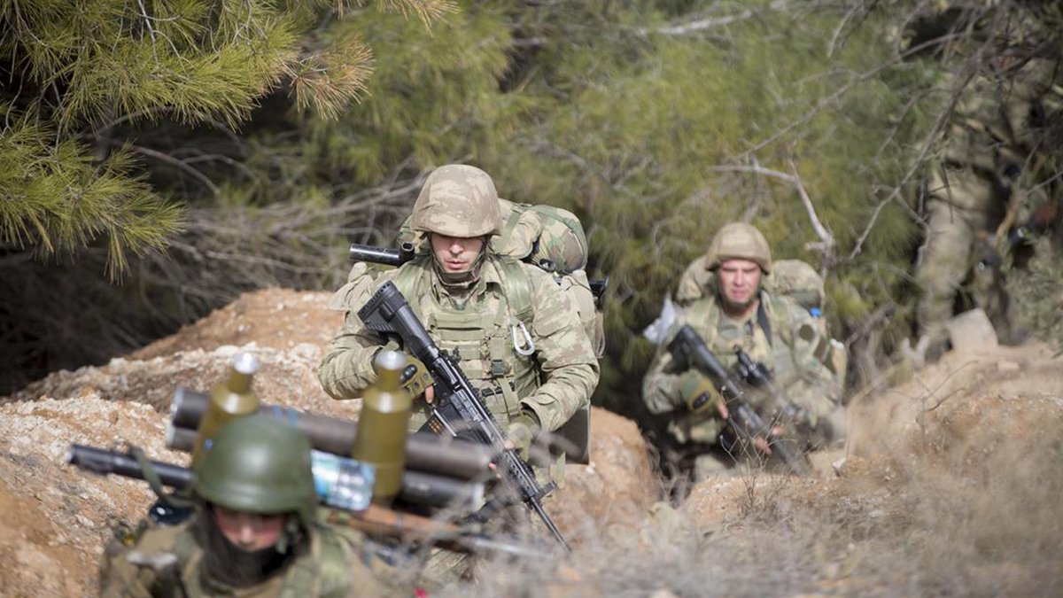 Wê leskerên Tirkiyê salekî din jî li welatên Malî û Komara Afrîka Navîn bimînin