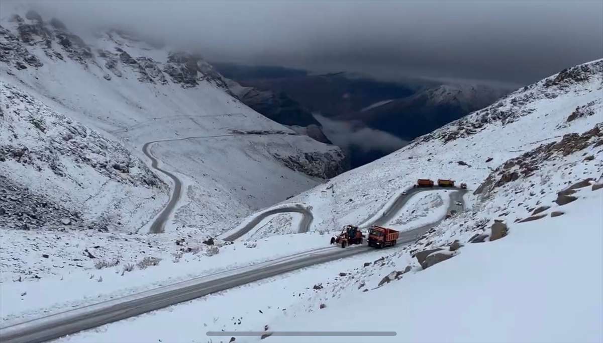 Rêya navbera Wanê û Miksê ji berfê hat girtin