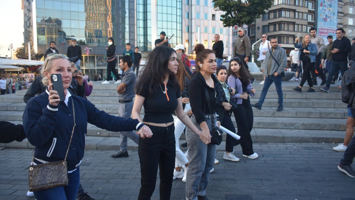 Ciwanên Îranê xwestin kustina Mahsa Emînî protesto bikin lê polîs nehist