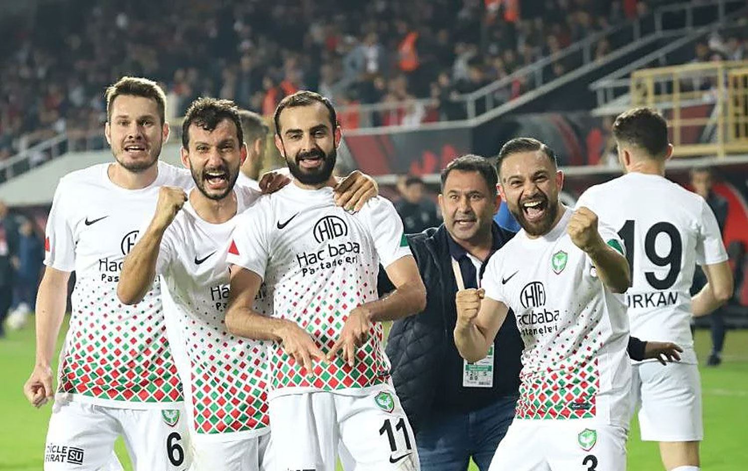 Amedsporê tevî hemû astengî û cezayan 2-0 tîma Çorum FK têk bir