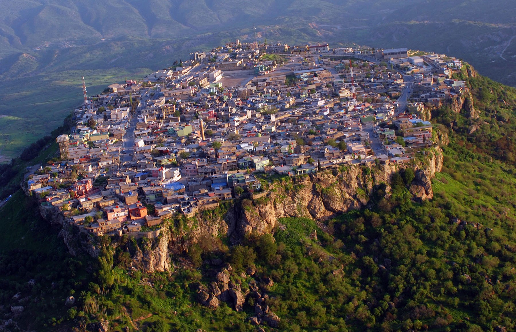 Hikûmeta Fransa cihên herî giring ên sûnwarên dîrokî yên Amêdiyê nûjen dike