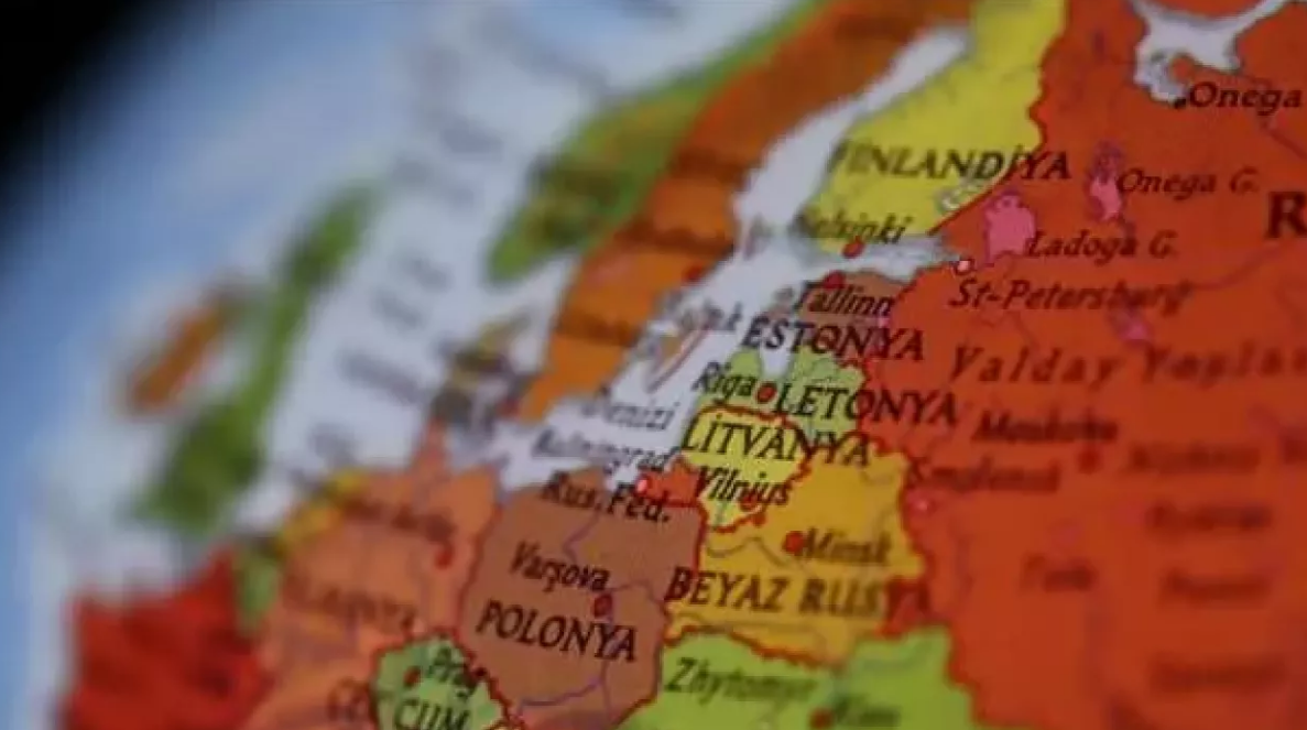 Welatên Baltikê, dergehên xwe ji bo reva ji seferberiyê vedikin