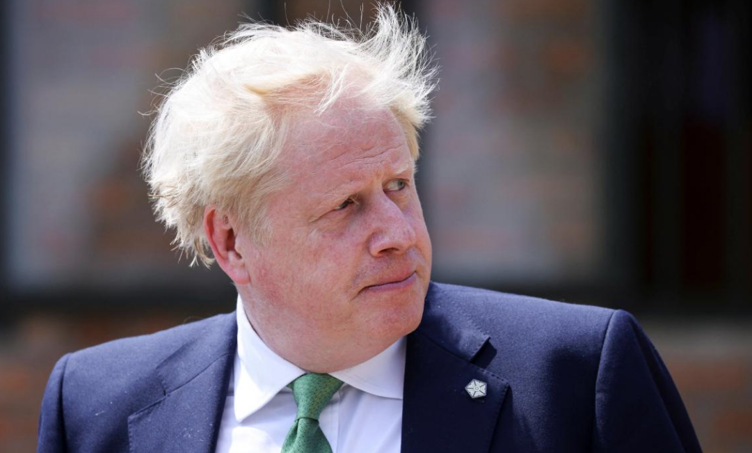 Boris Johnson, ji namzediya Serokwezîrtiyê vekisiya