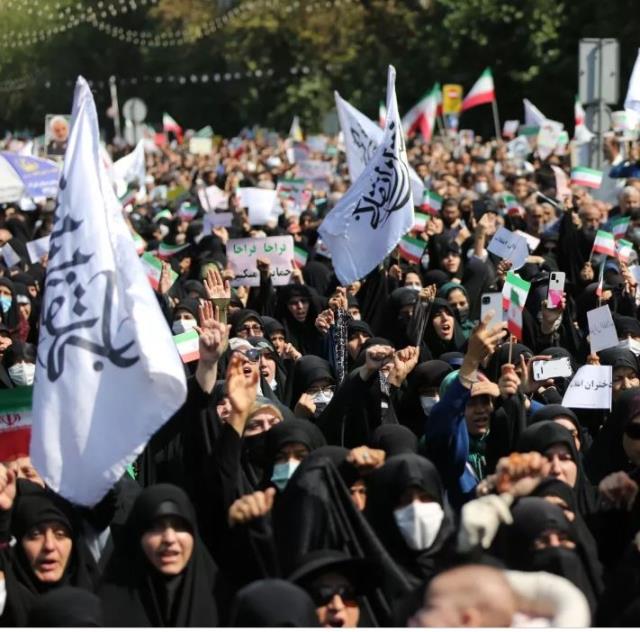 Îran- Îro li Tehranê terefdarên hukumeta Îranê daketin kolanan