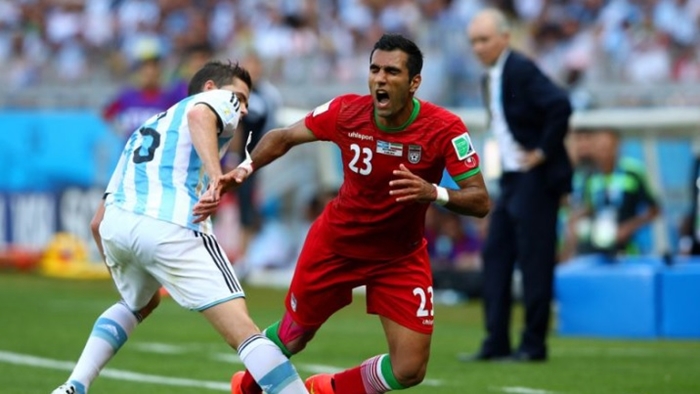 Futbolîzê navdar ê Îranê: 290 çêlek li meclîsê rûdinin!