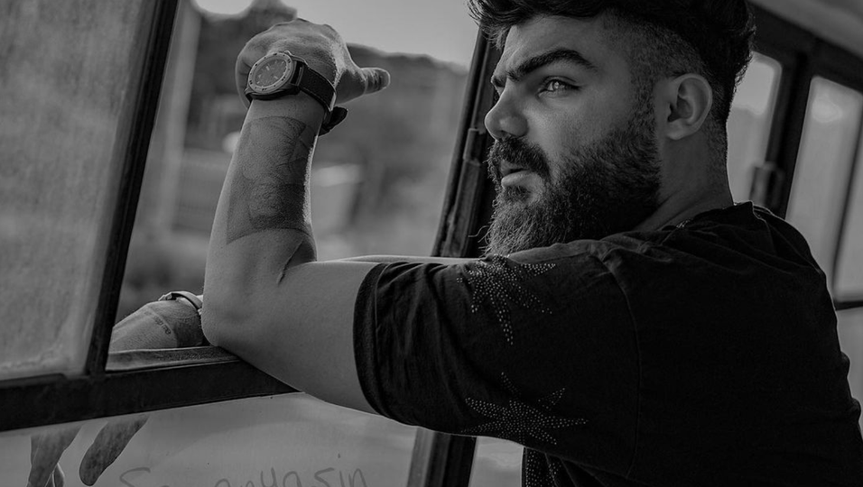 Rejîma Îranê cezayê darvekirinê ji bo stranbêj, bestekar û rapbêjê Kurd dixwaze