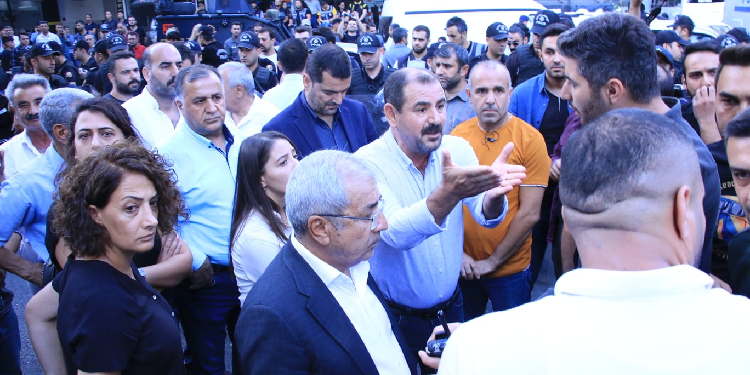 Li Diyarbekir 59 kesên binçavkirî serbest hatin berdan