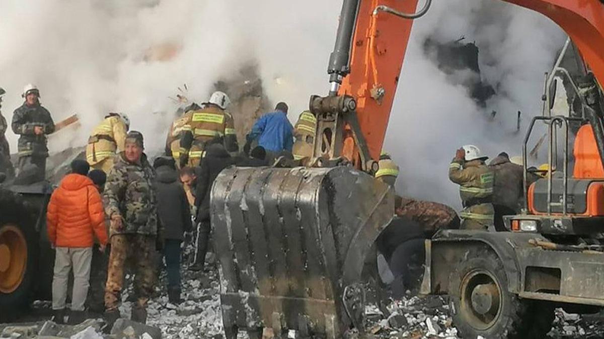 Di apartmana 5 qat de teqîn çêbû: 9 mirî û 9 birîndar hene