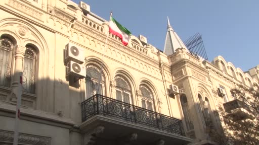 Dîplomatên Îranî yên konsulxaneya Bakuyê bilez ji konsulxanê derketin