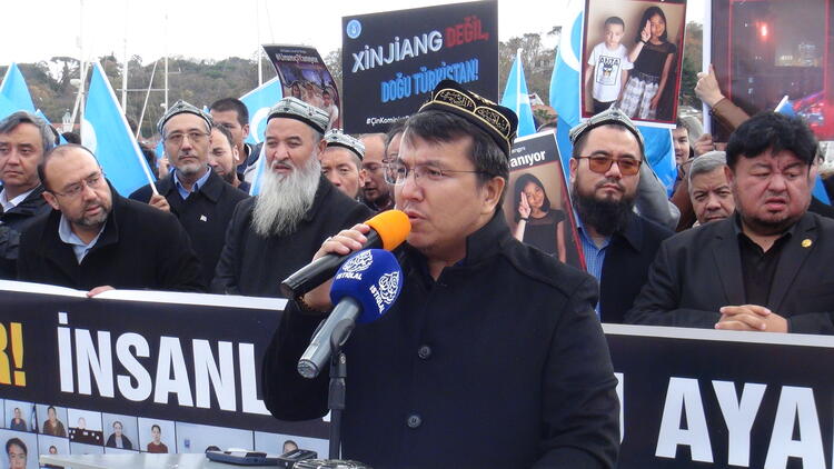 Li Turkistana Rojhilat 30 kes di apartmana karantînayê de mirin