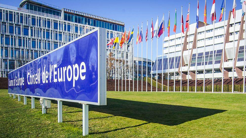 Konseya Ewropayê îdamkirina xwepêsanderan sermezar kir û bangewazî li Îranê kir