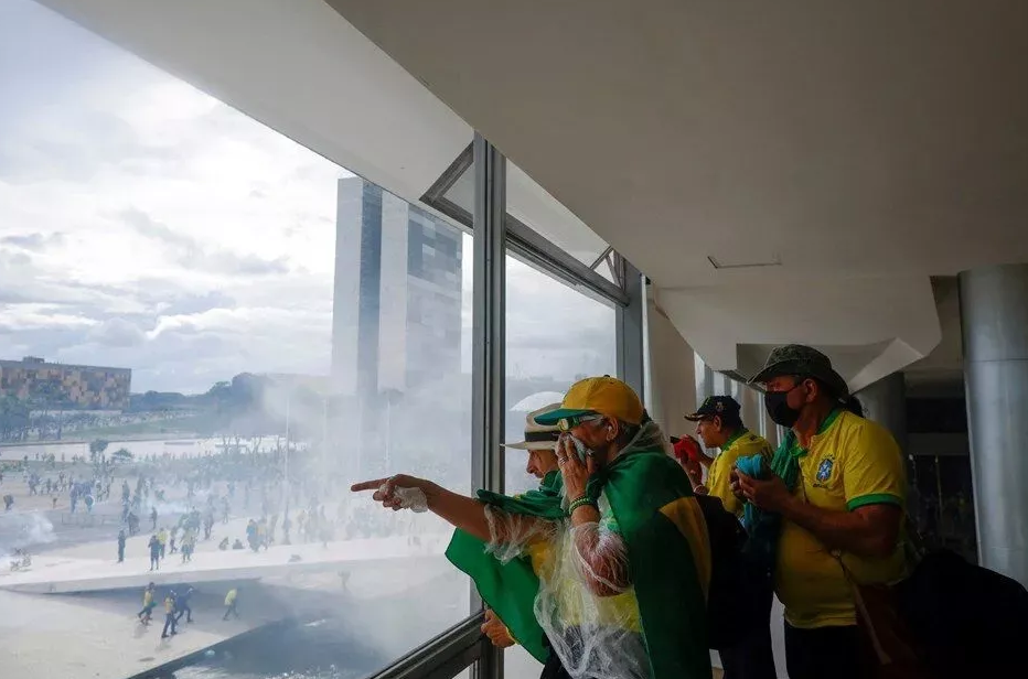 Brezîlya: Alîgirên Bolsonaro, avahiya Kongreyê dagir kir