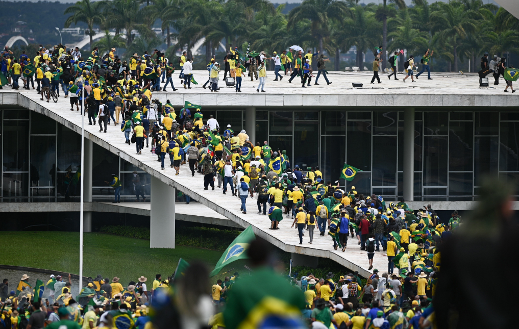 Welatên Amerîkaya Latîn: Ev, hewila derbeyê ye