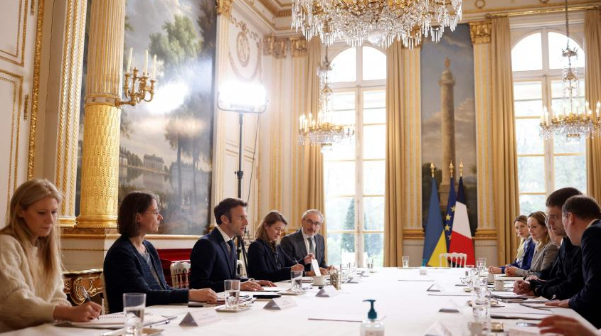 Macron: Fransa, bi girseyî derbasî pergaleke nû dibe