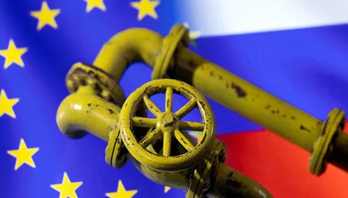 Qedexeya hawirdeyê û danîna nirxê tawan bo petrola Rûsyayê kete meriyetê