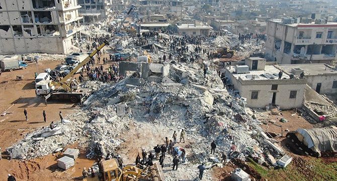 Erdheja Hatayê li Sûriyê jî xist: Herî kêm 470 kes birîndar bûn