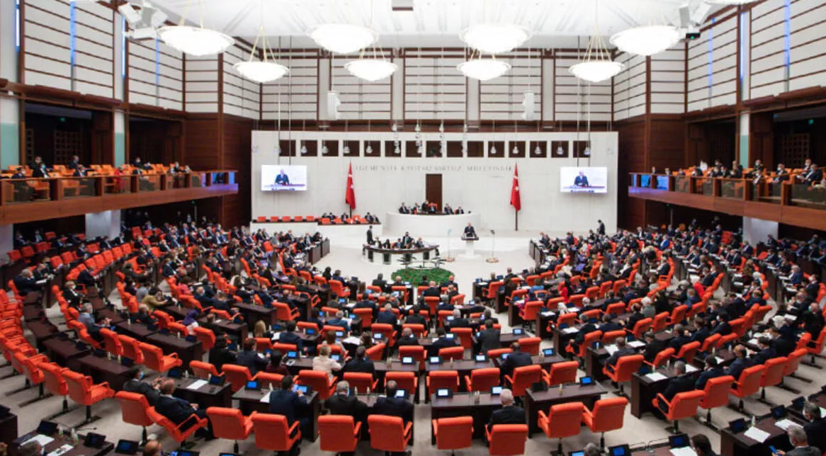 Meclisa Tirkiyeyê, ji bo HDPiyan fezleke sandin Serdozgeriya Enqereyê