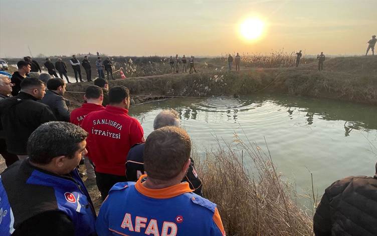 Li Rihayê minîbusa koçberan ket nav kanala avê: 6 mirî, 5 birîndar