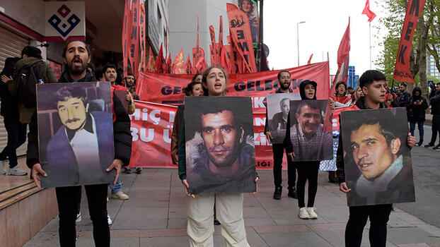 Deniz Gezmis, Yusuf Aslan û Hüseyin Inan li Dolmabahçe hatin bîranîn