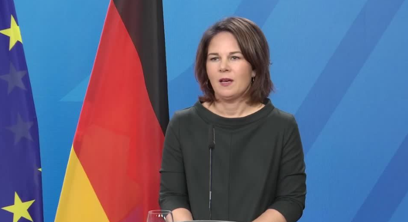 Almanyayê, li ser firotina çekan banga hevkariyê kir