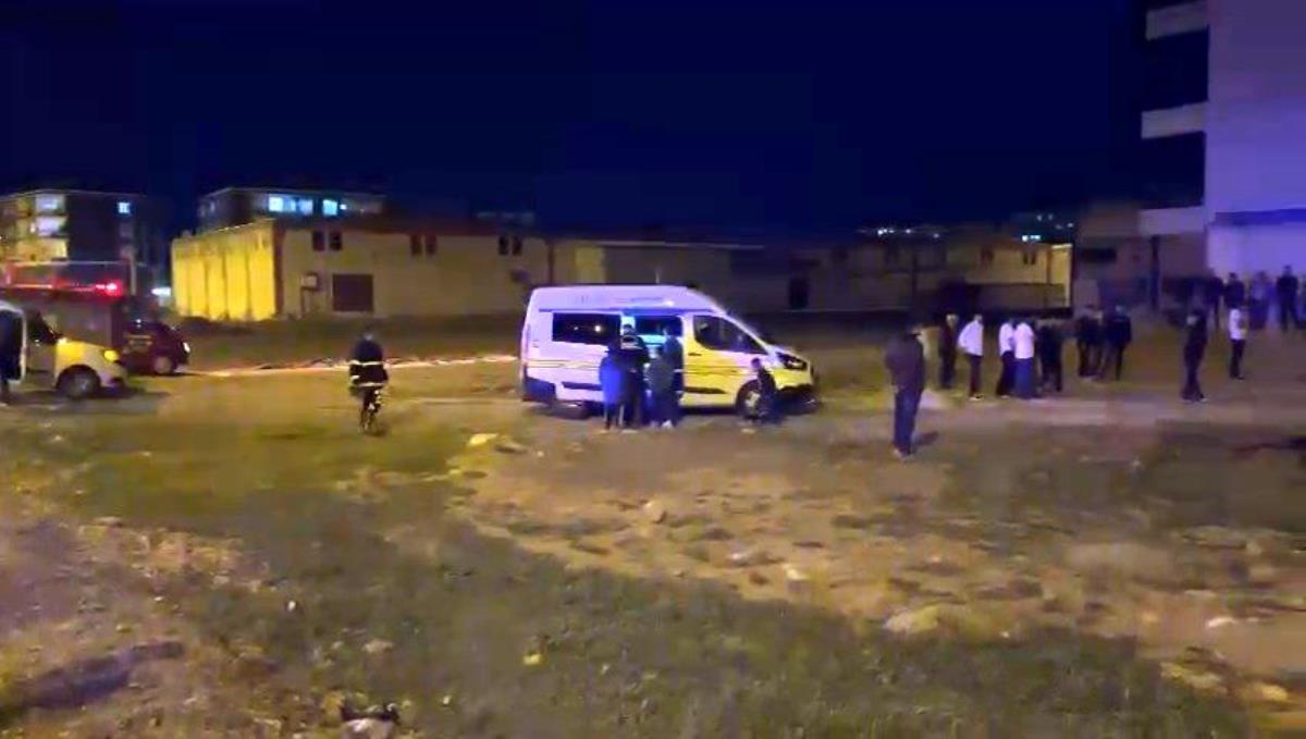 Li bajarê Batmanê nobedarê însaatê ket ciyê valahiya asansorê û can da