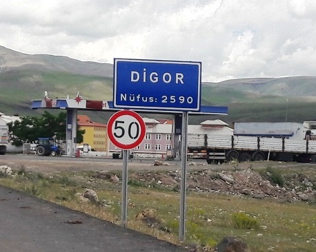 Xwediyê marketê bi sîlihê kustin