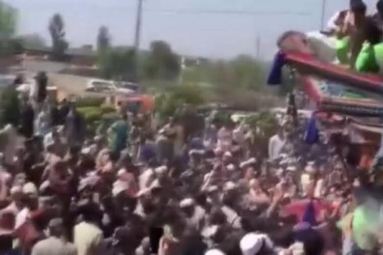 Di belavkirina alîkariya Remezanê de hev peçixandin: 11 mirî