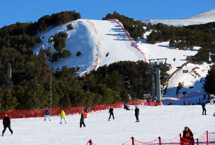 Li navenda spora sematekê ya Palandoken a Erzeromê qaliniya berfê giha 119 cm.yan