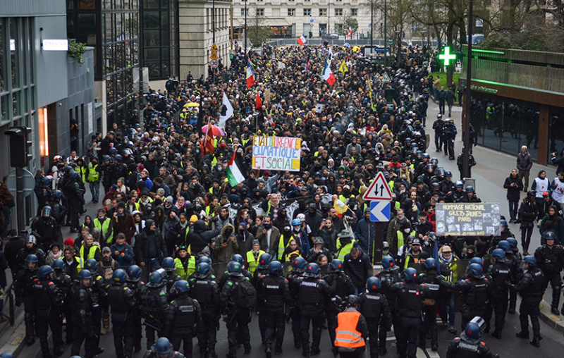 Li Fransayê xwepêsandan: Bi dehan kes hatin desteserkirin!