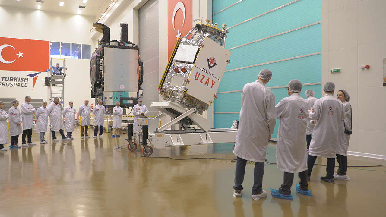 Yekemîn peyka çavdêriyê ya Tirkiyeyê IMECE ber bi fezayê ve hat sandin