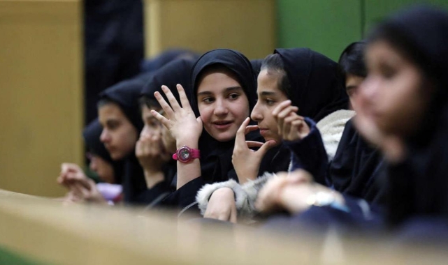 Bi dehan xwendekarên keç li Îran û Rojhilat bi jehrî ketin û rakirin nexwesxaneyên Îranê