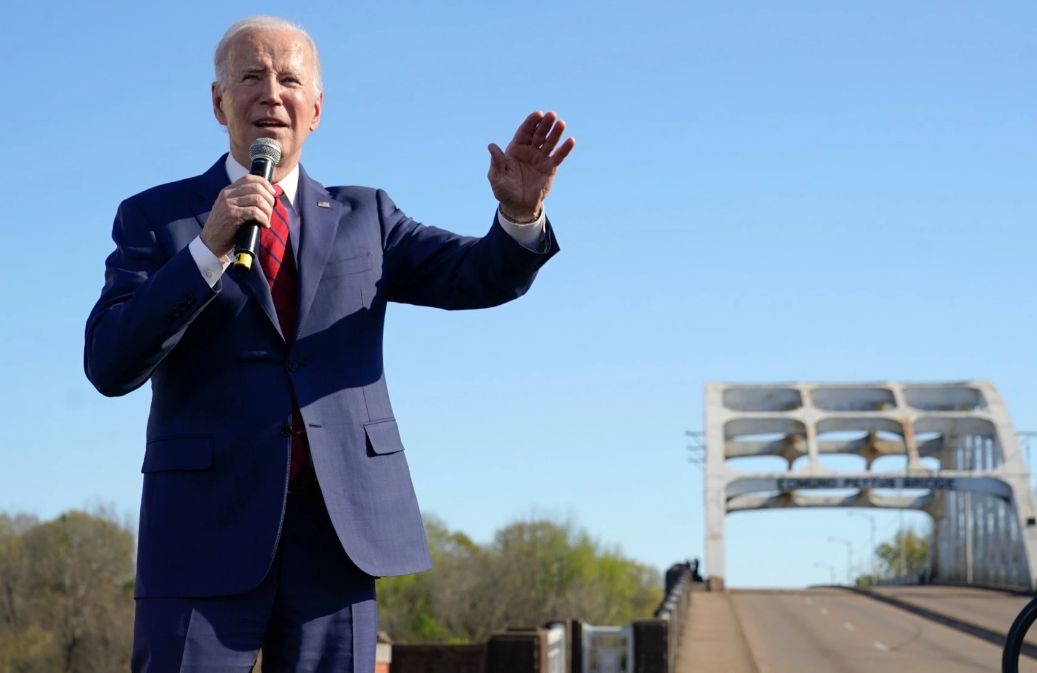 Joe Biden, li ser mafên resikan axivî: Bêdengî, hevkarî ye