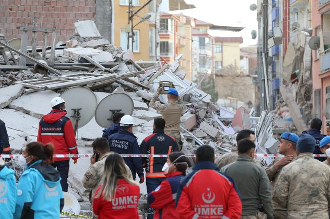 Li Meletî avahiya di erdhejê de xisar dîtibû hilwesiya